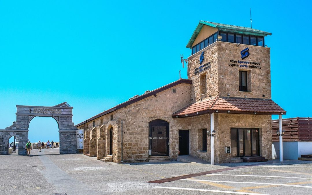 Strategi Efektif dalam Pelayanan Bea Cukai Zainuddin Abdul Madjid